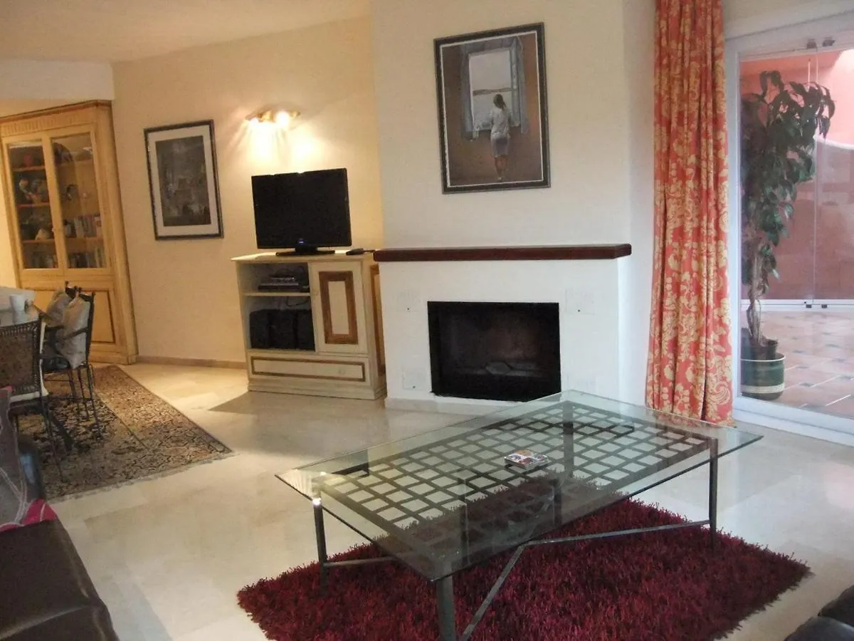 Beach Apartment In Elviria Marbella, Great Location With The Beach On Your Door Step Spagna